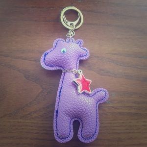 🐶 (3/$20!) NWOT Purple 🦒 giraffe keychain/charm